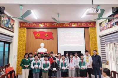 LIÊN ĐỘI TRƯỜNG THCS THỊ TRẤN ME “TẶNG QUÀ CHO HỌC SINH CÓ HOÀN CẢNH KHÓ KHĂN NHÂN DỊP TẾT BÌNH NGỌ NĂM 2026”